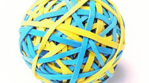 Symbolbild IIZ – Ball aus vielen Gummibändern