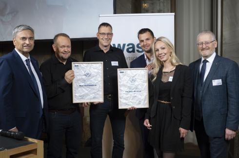 Gruppenfoto IV Award Gewinner 2022; Guido Graf, Urs Meyer, Alex Meyer, Stefan Bersinger, Désirée Bersinger, Rolf Born
